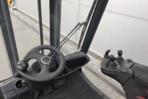 Wózek widłowy Linde H25T-02