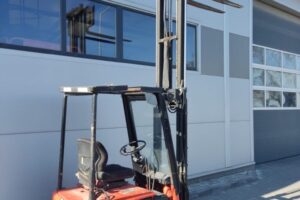 Wózek widłowy Linde E12