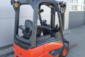 Wózek widłowy Linde E15-02