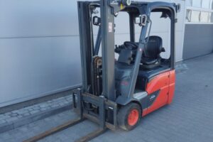 Wózek widłowy Linde E15-02