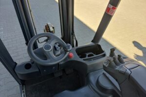 Wózek widłowy Linde E15-02