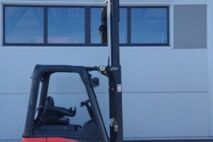 Wózek widłowy Linde E15-02